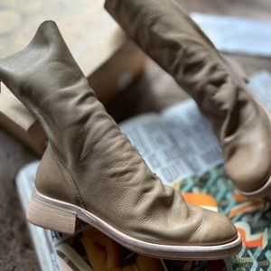 People Sutton Tight Slouch Boots 